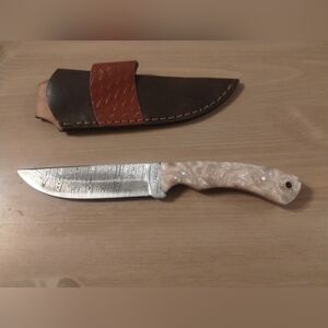 New Men's Damascus Steel Blade Hunting Knife With Sheath
